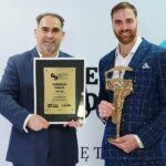 69. Plebiscyt Sportowy - Świętokrzyskie Gwiazdy Sportu 2020. Na zdjęciu (od lewej): Janusz Knap - Prezes Radia Kielce, Andreas Wolff, Vive Łomża Kielce - 1. miejsce w kategorii Sportowiec Roku / Wiktor Taszłow / Radio Kielce