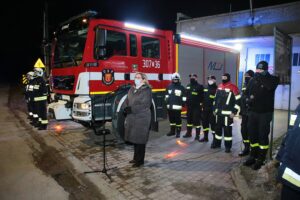 05.02.2021. Niewachlów. Przekazanie nowego wozu strażackiego / Wiktor Taszłow / Radio Kielce