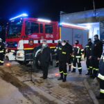 05.02.2021. Niewachlów. Przekazanie nowego wozu strażackiego. Przemawia Bożena