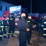 05.02.2021. Niewachlów. Przekazanie nowego wozu strażackiego. Przemawia Krzysztof Słoń - senator / Wiktor Taszłow / Radio Kielce