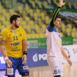 06.02.2021. Kielce. Zaległy mecz 12. kolejki PGNiG Superligi: Łomża Vive - Stal Mielec. Na zdjęciu (z lewej): Nicolas Tournat / Wiktor Taszłow / Radio Kielce
