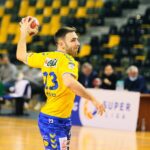 06.02.2021. Kielce. Zaległy mecz 12. kolejki PGNiG Superligi: Łomża Vive - Stal Mielec. Na zdjęciu: Arkadiusz Moryto / Wiktor Taszłow / Radio Kielce