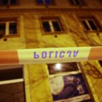 06.02.2021. Kielce. Ulica Żeromskiego. Zabezpieczone otoczenie budynku, z którego spadły cegły / Wiktor Taszłow / Radio Kielce