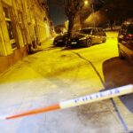 06.02.2021. Kielce. Ulica Żeromskiego. Zabezpieczone otoczenie budynku, z którego spadły cegły / Wiktor Taszłow / Radio Kielce