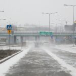 07.02.2021. Kielce. Trudne warunki drogowe / Wiktor Taszłow / Radio Kielce