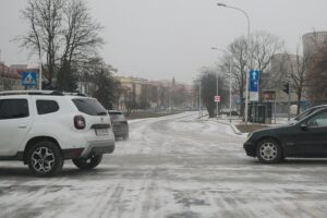 07.02.2021. Kielce. Trudne warunki drogowe / Wiktor Taszłow / Radio Kielce
