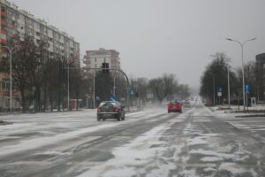 07.02.2021. Kielce. Trudne warunki drogowe / Wiktor Taszłow / Radio Kielce