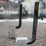 07.02.2021. Kielce. Pokaz rozpalania ognia w domowych paleniskach / Wiktor Taszłow / Radio Kielce