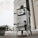 07.02.2021. Kielce. Pokaz rozpalania ognia w domowych paleniskach / Wiktor Taszłow / Radio Kielce