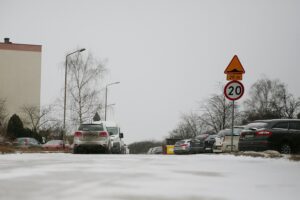 07.02.2021. Kielce. Trudne warunki drogowe / Wiktor Taszłow / Radio Kielce