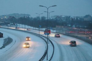 08.02.2021. Kielce. Trudne warunki na drogach / Wiktor Taszłow / Radio Kielce