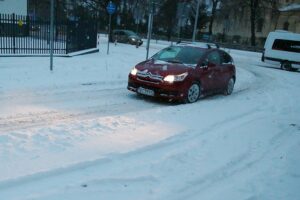 08.02.2021. Kielce. Trudne warunki na drogach / Wiktor Taszłow / Radio Kielce