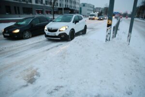 08.02.2021. Kielce. Trudne warunki na drogach / Wiktor Taszłow / Radio Kielce