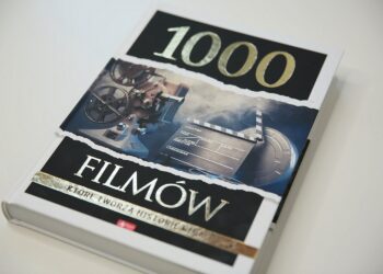 Książka "1000 filmów, które tworzą historię kina" / Wiktor Taszłow / Radio Kielce
