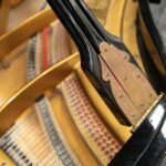 Radio Kielce. Studio GRAM. Fortepian koncertowy PETROF / Wiktor Taszłow / Radio Kielce