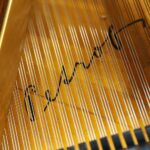 Radio Kielce. Studio GRAM. Fortepian koncertowy PETROF / Wiktor Taszłow / Radio Kielce