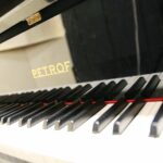 Radio Kielce. Studio GRAM. Fortepian koncertowy PETROF / Wiktor Taszłow / Radio Kielce