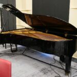 Radio Kielce. Studio GRAM. Fortepian koncertowy PETROF / Wiktor Taszłow / Radio Kielce