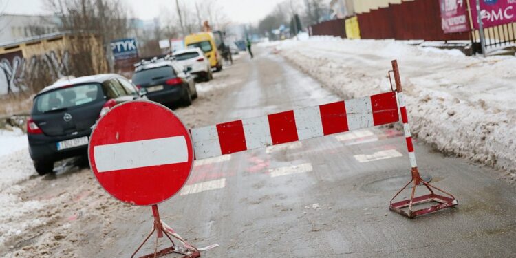 09.02.2021. Kielce. Awaria wodociągu przy ulicy Artwińskiego / Wiktor Taszłow / Radio Kielce