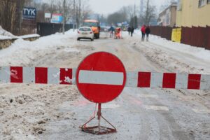 10.02.2021. Kielce. Zamknięta ulica Artwińskiego / Wiktor Taszłow / Radio Kielce