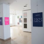 12.02.2021. Kielce. Wystawa „Dwanaście kalendarzy, dwunastu artystów 2010-2021” w BWA / Wiktor Taszłow / Radio Kielce