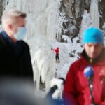 12.02.2021. Kielce. Lodospad na Skałce Geologów na Kadzielni / Wiktor Taszłow / Radio Kielce