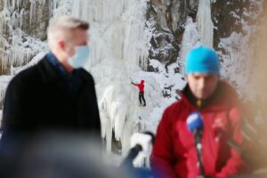 12.02.2021. Kielce. Lodospad na Skałce Geologów na Kadzielni / Wiktor Taszłow / Radio Kielce