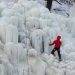 12.02.2021. Kielce. Lodospad na Skałce Geologów na Kadzielni / Wiktor Taszłow / Radio Kielce