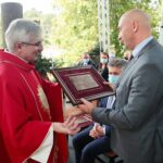 20.09.2020. Święty Krzyż. Uroczystości wieńczące odpust. Na zdjęciu od prawej komendant CPdMZ płk Paweł Chabielski / Wiktor Taszłow / Radio Kielce