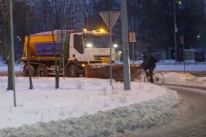 09.02.2021 Kielce. Zima na drogach. Ulica Jesionowa / Robert Felczak / Radio Kielce