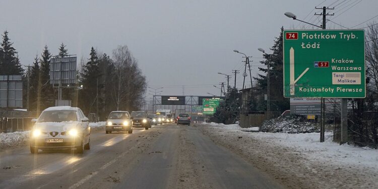 09.02.2021 Kielce. Zima na drogach. Ulica Łódzka / Robert Felczak / Radio Kielce