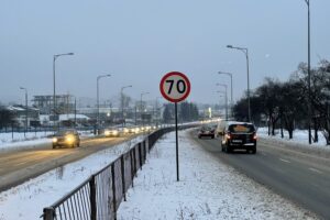 09.02.2021 Kielce. Zima na drogach. Ulica Łódzka / Robert Felczak / Radio Kielce