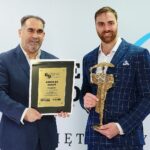 69. Plebiscyt Sportowy - Świętokrzyskie Gwiazdy Sportu 2020. Na zdjęciu (od lewej): Janusz Knap - Prezes Radia Kielce, Andreas Wolff, Vive Łomża Kielce - 1. miejsce w kategorii Sportowiec Roku / Wiktor Taszłow / Radio Kielce