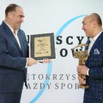 69. Plebiscyt Sportowy - Świętokrzyskie Gwiazdy Sportu 2020. Na zdjęciu (od lewej): Janusz Knap - Prezes Radia Kielce, Talant Dujszebajew, trener Vive Łomża Kielce - 1. miejsce w kategorii Trener Roku / Wiktor Taszłow / Radio Kielce