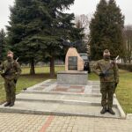 01.03.2021. Sandomierz. Obchody Narodowego Dnia Pamięci Żołnierzy Wyklętych. Na zdjęciu (od lewej): / Biuro posła  M. Kwitka