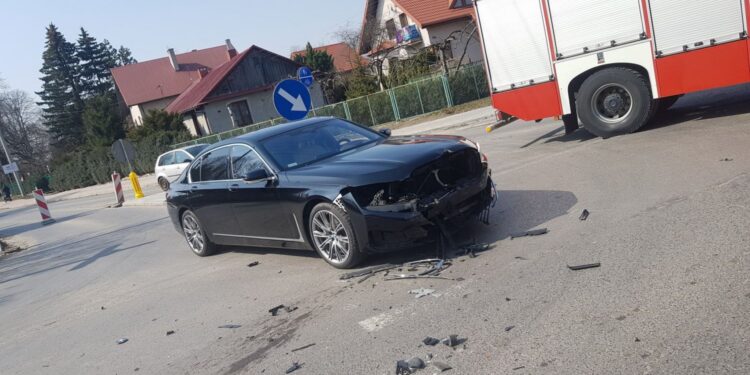 27.03.2021. Bełżyce. Wypadek z udziałem europosła Dominika Tarczyńskiego / lublin112.pl