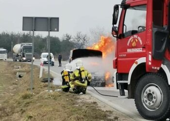 04.03.2021. Wrzosówka. Pożar samochodu / OSP KSRG Małogoszcz/Facebook