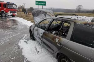 04.03.2021. Wrzosówka. Pożar samochodu / OSP KSRG Małogoszcz/Facebook