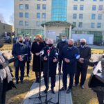 15.03.2021. Opatów. Konferencja posła Krzysztofa Lipca. Na zdjęciu (od lewej):  Grzegorz Gajewski - burmistrz Opatowa, Kazimierz Żółtek - radny powiatowy, Małgorzata Jalowska - wicestarosta opatowski, Bożena Kornacka - radna powiatowa i wiceprzewodnicząca rady powiatu, poseł Krzysztof Lipiec, Wacław Rodek - przewodniczący rady powiatu, Tomasz Staniek - starosta opatowski, Andrzej Gajek - radny powiatowy, członek zarządu powiatu / Krzysztof Lipiec / Facebook