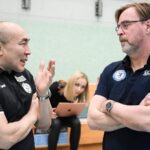 21.03.2021. Tarnów. 17. kolejka PGNiG Superligi: Grupa Azoty Tarnów - Łomża Vive Kielce. Na zdjęciu (od lewej): Talant Dujszebajew - trener Łomży Vive i Patrik Liljestrand - trener Grupy Azoty Tarnów / Natalia Fronk  / Materiały prasowe PGNiG Superligi / Grupa Azoty SPR Tarnów