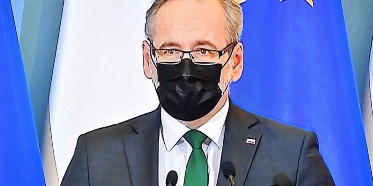 05.03.2021. Warszawa. Koronawirus w Polsce. Konferencja Adama Niedzielskiego - ministra zdrowia / PAP/Radek Pietruszka