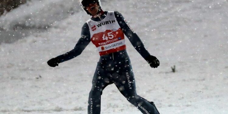 05.03.2021. Niemcy. Oberstdorf. Piotr Żyła w 2. serii konkursu indywidualnego w skokach HS 137 podczas mistrzostw świata w narciarstwie klasycznym, na skoczni "Schattenbergschanze" / PAP/Grzegorz Momot