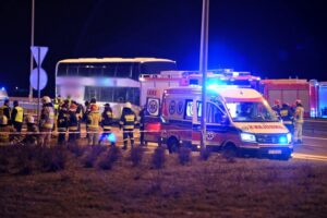 06.03.2021 Kaszyce. Tragiczny wypadek autobusu na autostradzie A4 / PAP/Darek Delmanowicz