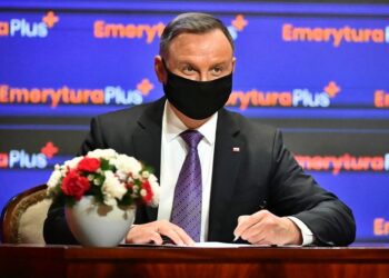 08.03.2021. Otwock. Podpisanie ustawy ws. czternastej emerytury przez Prezydenta RP Andrzeja Dudę / PAP/Andrzej Lange