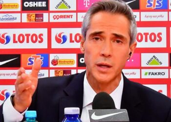 15.03.2021. Warszawa. Trener piłkarskiej reprezentacji Polski Paulo Sousa podczas konfererencji prasowej online, na której ogłoszono listę zawodników powołanych na marcowe zgrupowanie kadry / PAP/Piotr Nowak