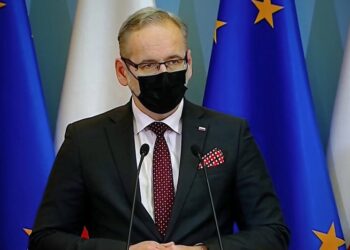 15.03.2021. Warszawa. Koronawirus w Polsce. Minister zdrowia Adam Niedzielski podczas transmisji briefingu prasowego z KPRM / PAP/Wojciech Olkuśnik