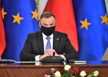 17.03.2021 Warszawa. Koronawirus w Polsce. Prezydent RP Andrzej Duda podczas spotkania z przedstawicielami wojska, niosącymi pomoc w walce z pandemią koronawirusa / PAP/Andrzej Lange