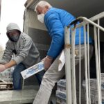 25.03.2021. Sandomierz. Świętokrzyski Oddział Regionalny Krajowego Ośrodka Wsparcia Rolnictwa w Kielcach przekazał mleko oraz rzodkiewkę do Szpitala Specjalistycznego / Grażyna Szlęzak-Wójcik / Radio Kielce