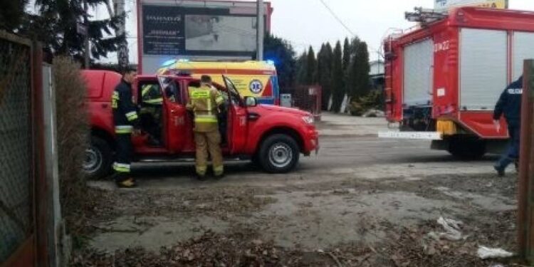 01.03.2021 Kielce. Mężczyzna wpadł do studni przy ul. Domaszowskiej / PSP Kielce