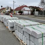 23.03.2021. Sandomierz. Budowa ronda u zbiegu ulic Armii Krajowej i Ożarowskiej / Grażyna Szlęzak-Wójcik / Radio Kielce